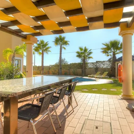 Vila Guia Sleeps 8 Pool Air Con Wifi *