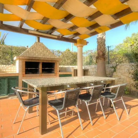 Guia Sleeps 8 Pool Air Con Wifi Vila