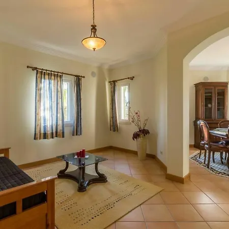Guia Sleeps 8 Pool Air Con Wifi Vila *