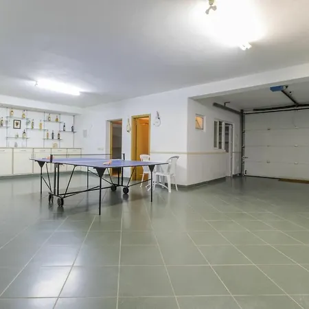 Guia Sleeps 8 Pool Air Con Wifi Vila *