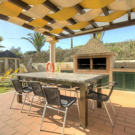 Guia Sleeps 8 Pool Air Con Wifi Villa