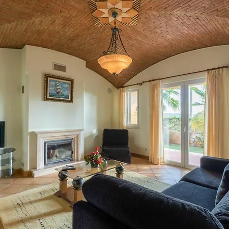 فيلة Guia Sleeps 8 Pool Air Con Wifi جويا
